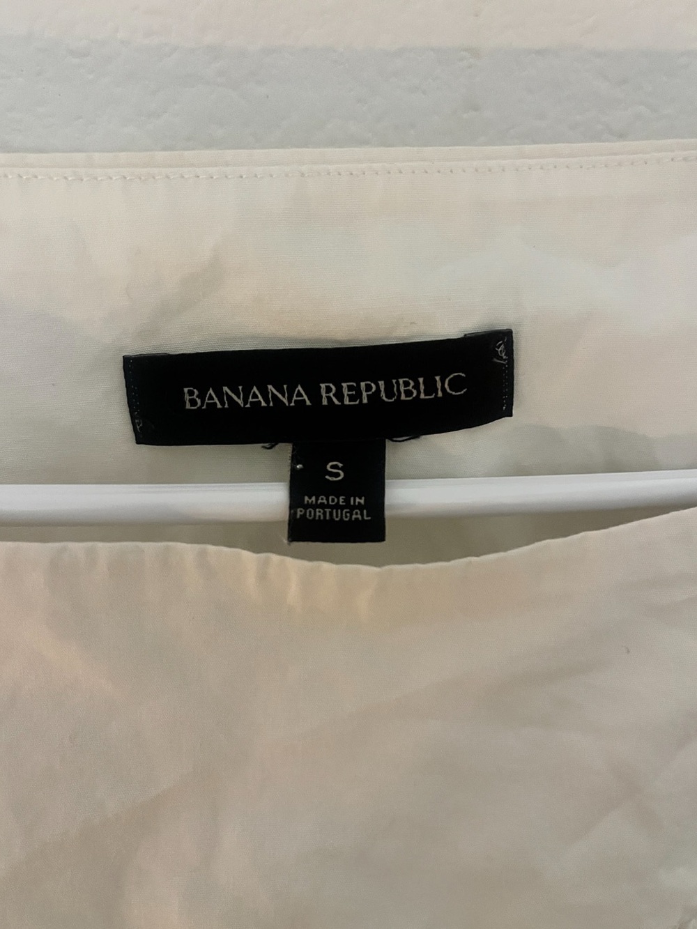 Banana Republic Ruffle Top - Picture 3 of 4